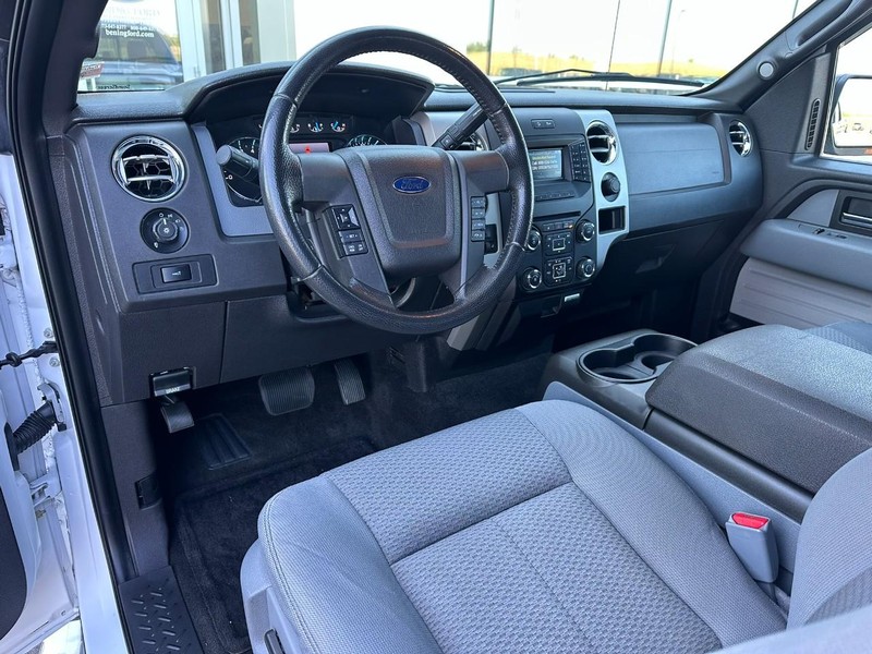 Ford F-150 Vehicle Full-screen Gallery Image 08