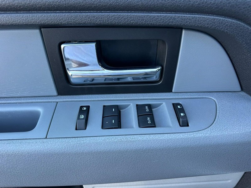 Ford F-150 Vehicle Full-screen Gallery Image 10