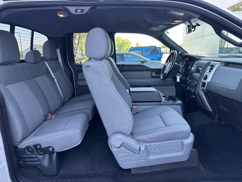 Ford F-150 Vehicle Full-screen Gallery Image 12