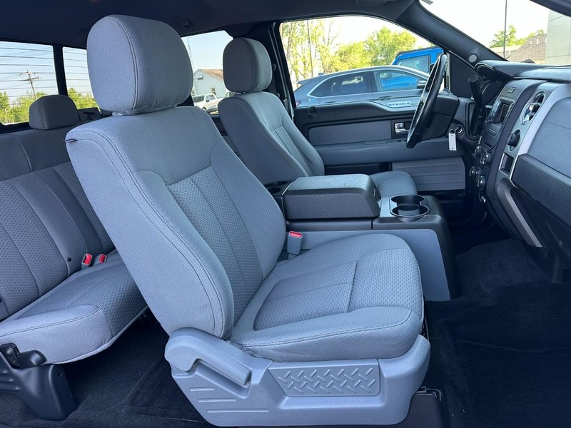 Ford F-150 Vehicle Full-screen Gallery Image 13