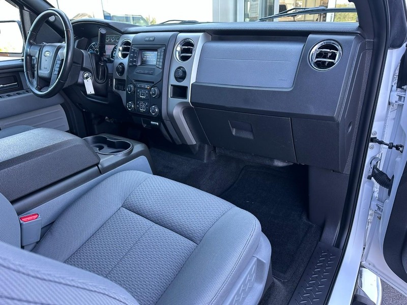 Ford F-150 Vehicle Full-screen Gallery Image 14