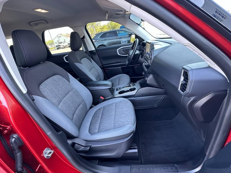 Ford Bronco Sport Vehicle Full-screen Gallery Image 15