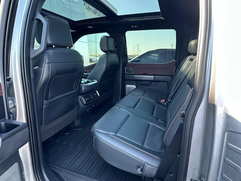 Ford F-150 Vehicle Full-screen Gallery Image 11
