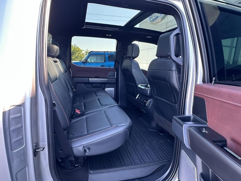 Ford F-150 Vehicle Full-screen Gallery Image 12