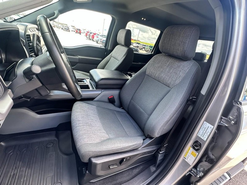 Ford F-150 Vehicle Full-screen Gallery Image 08