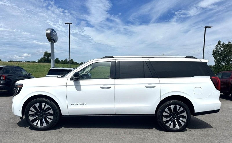 Ford Expedition Max Vehicle Full-screen Gallery Image 05