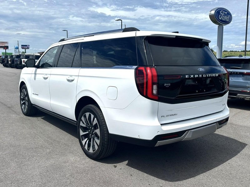 Ford Expedition Max Vehicle Full-screen Gallery Image 06