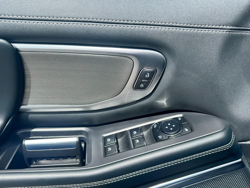 Ford Expedition Max Vehicle Full-screen Gallery Image 10