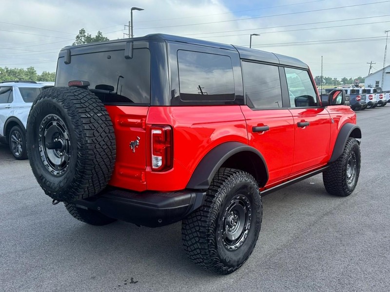Ford Bronco Vehicle Full-screen Gallery Image 03