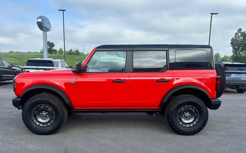 Ford Bronco Vehicle Full-screen Gallery Image 05