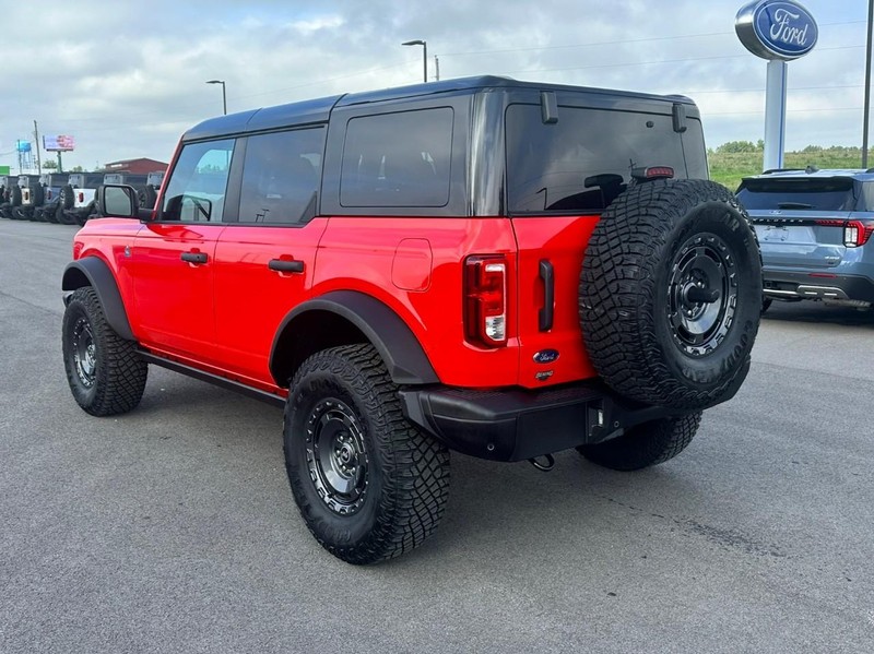 Ford Bronco Vehicle Full-screen Gallery Image 06