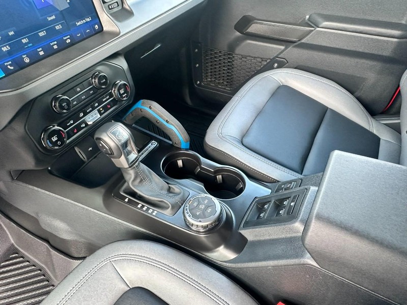 Ford Bronco Vehicle Full-screen Gallery Image 10