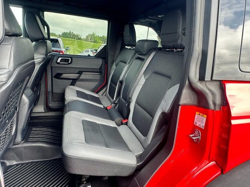 Ford Bronco Vehicle Full-screen Gallery Image 11