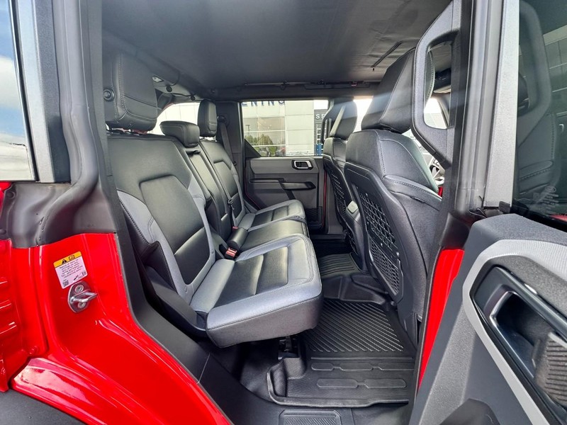 Ford Bronco Vehicle Full-screen Gallery Image 13