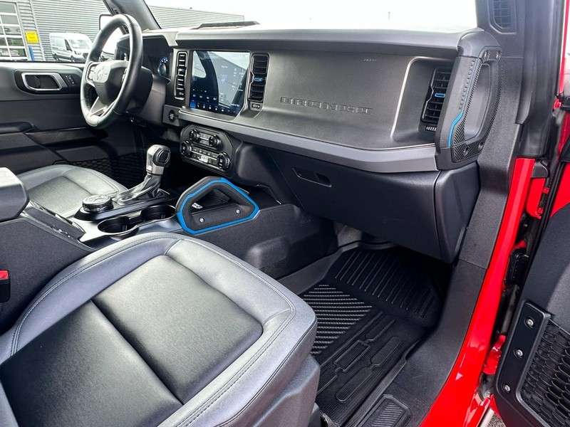 Ford Bronco Vehicle Full-screen Gallery Image 14