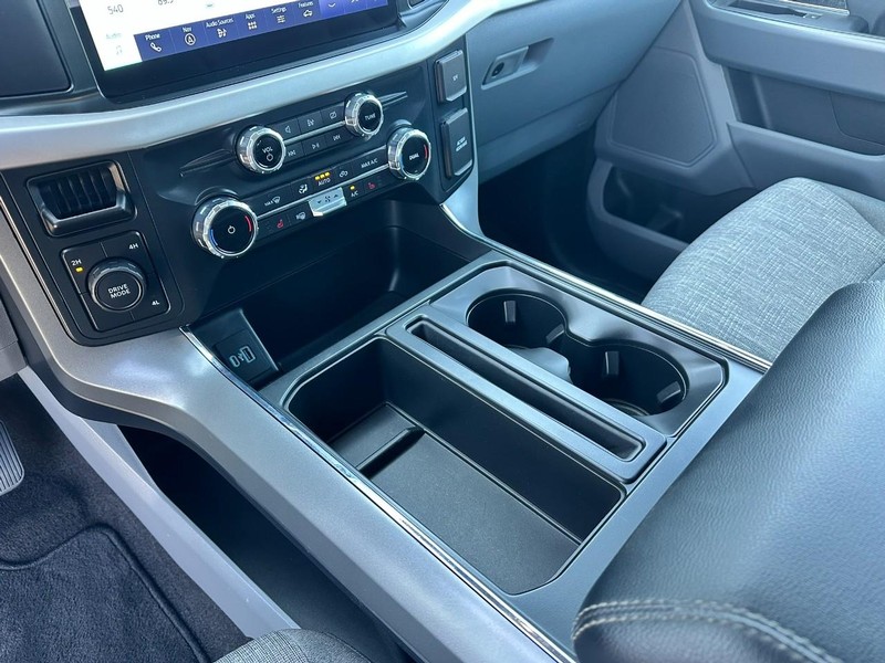 Ford F-150 Vehicle Full-screen Gallery Image 10