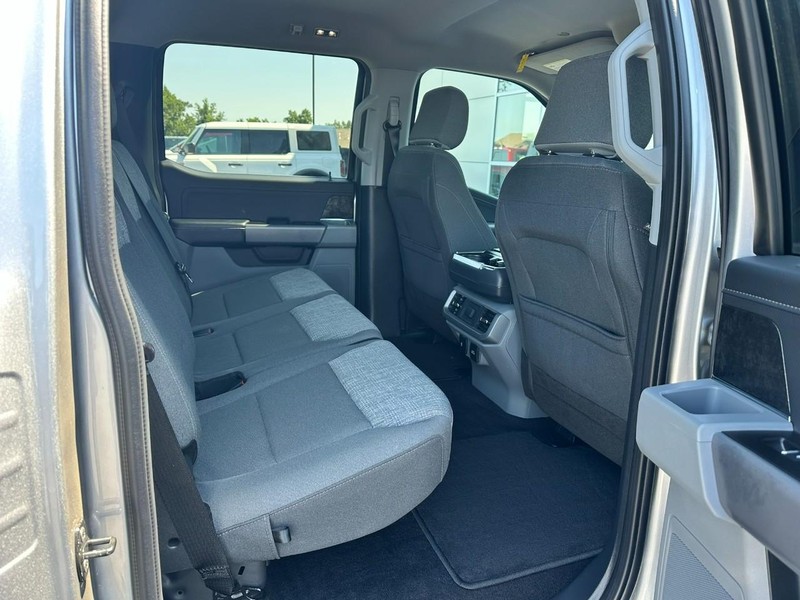 Ford F-150 Vehicle Full-screen Gallery Image 12