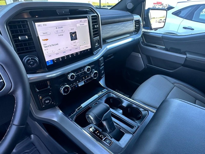 Ford F-150 Vehicle Full-screen Gallery Image 10