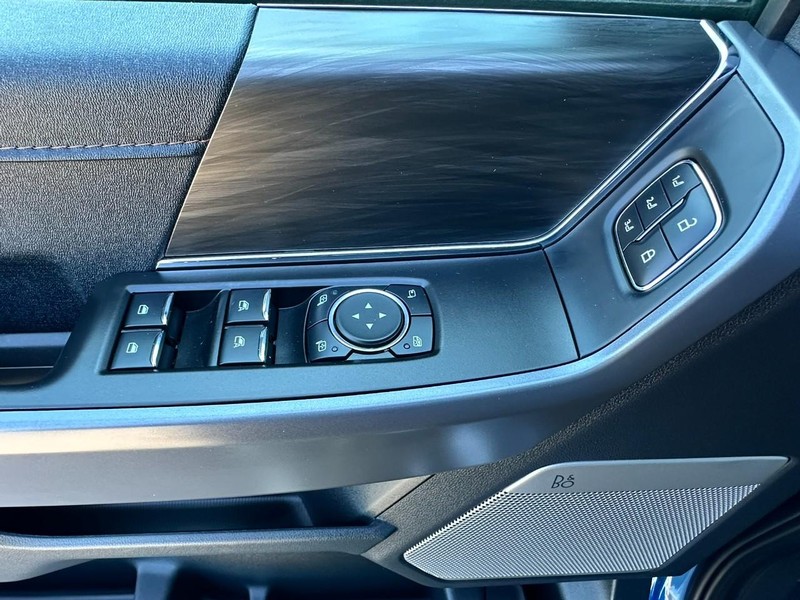 Ford F-150 Vehicle Full-screen Gallery Image 11