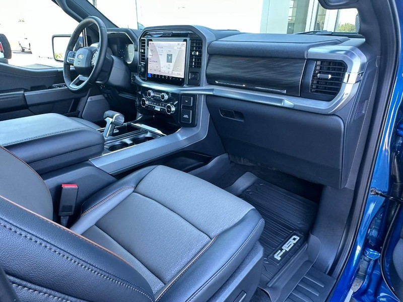 Ford F-150 Vehicle Full-screen Gallery Image 12