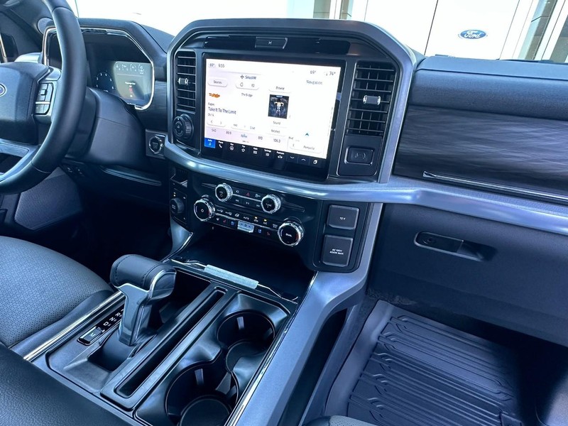 Ford F-150 Vehicle Full-screen Gallery Image 14