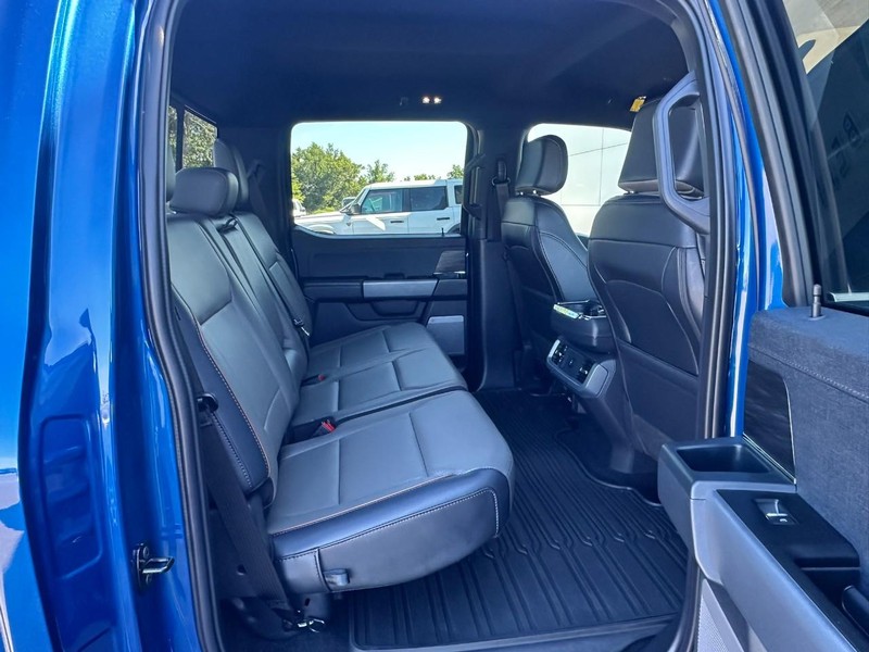 Ford F-150 Vehicle Full-screen Gallery Image 15