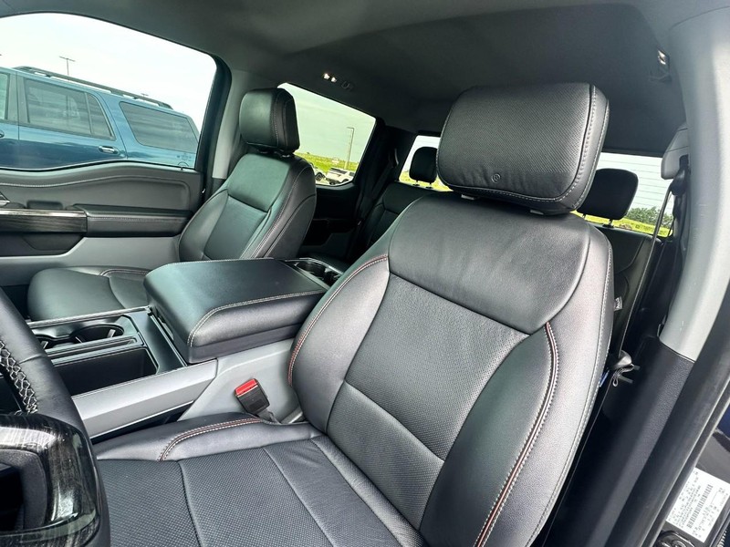 Ford F-150 Vehicle Full-screen Gallery Image 09