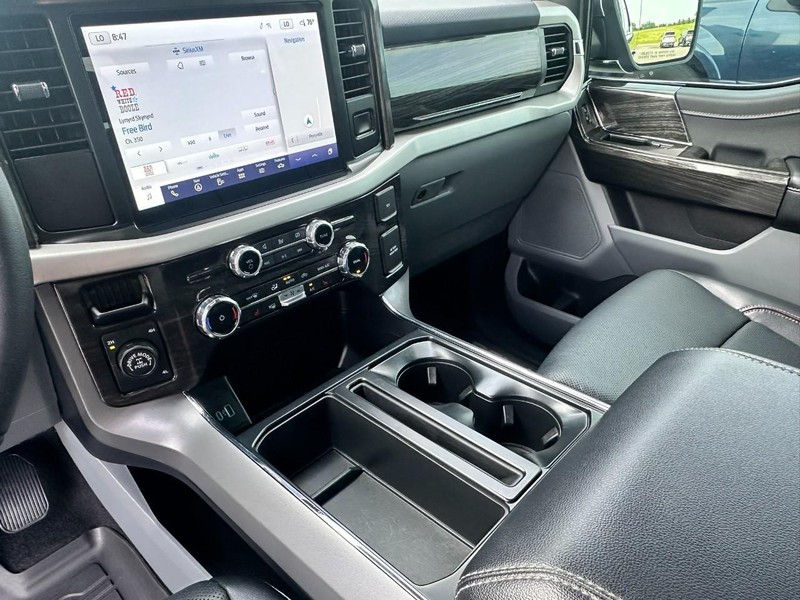Ford F-150 Vehicle Full-screen Gallery Image 12