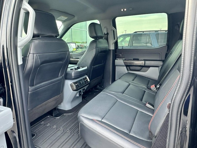 Ford F-150 Vehicle Full-screen Gallery Image 14