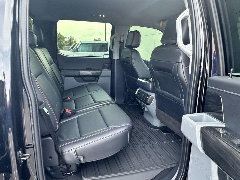 Ford F-150 Vehicle Full-screen Gallery Image 15