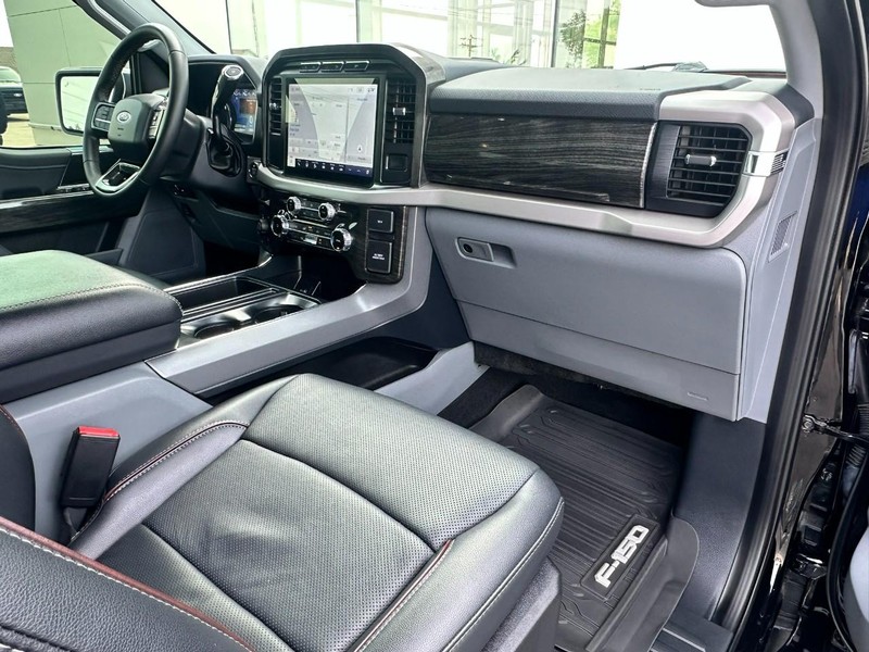 Ford F-150 Vehicle Full-screen Gallery Image 16