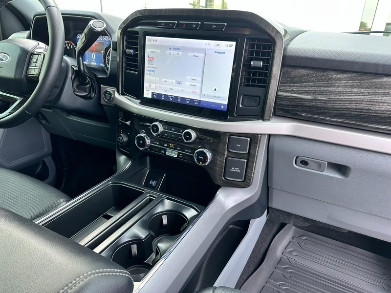 Ford F-150 Vehicle Full-screen Gallery Image 18
