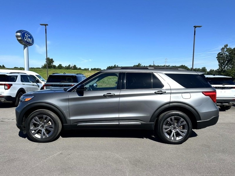 Ford Explorer Vehicle Full-screen Gallery Image 05