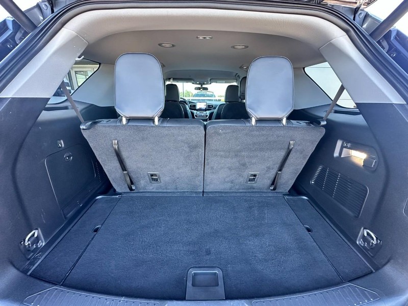 Ford Explorer Vehicle Full-screen Gallery Image 16