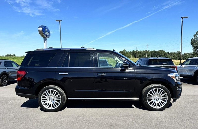 Ford Expedition Vehicle Full-screen Gallery Image 02