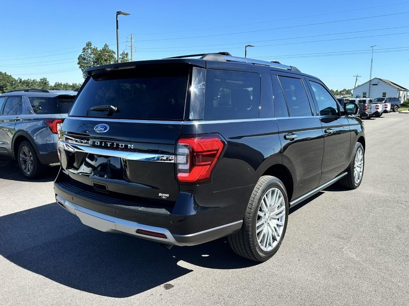 Ford Expedition Vehicle Full-screen Gallery Image 03