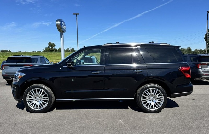Ford Expedition Vehicle Full-screen Gallery Image 05