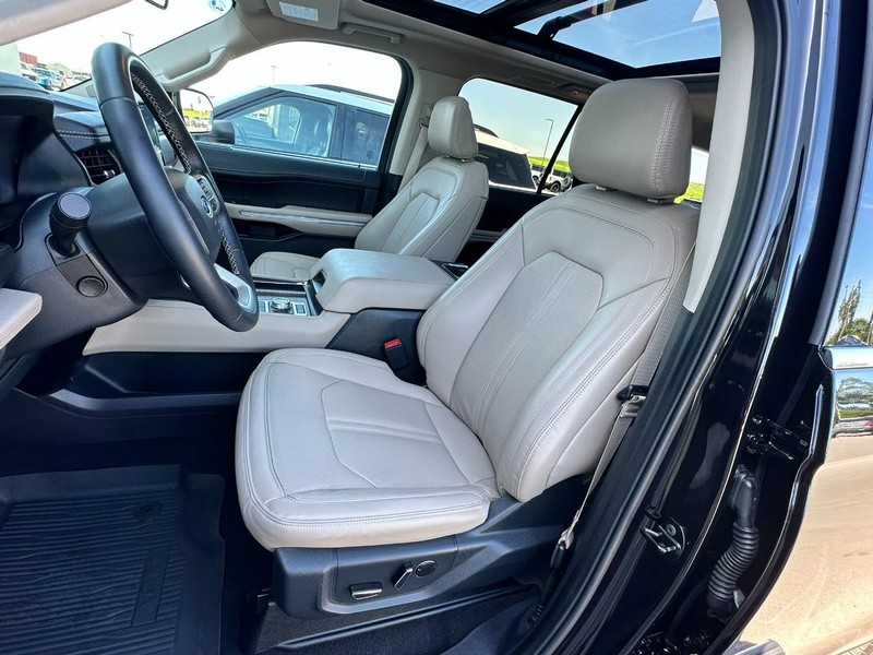Ford Expedition Vehicle Full-screen Gallery Image 07
