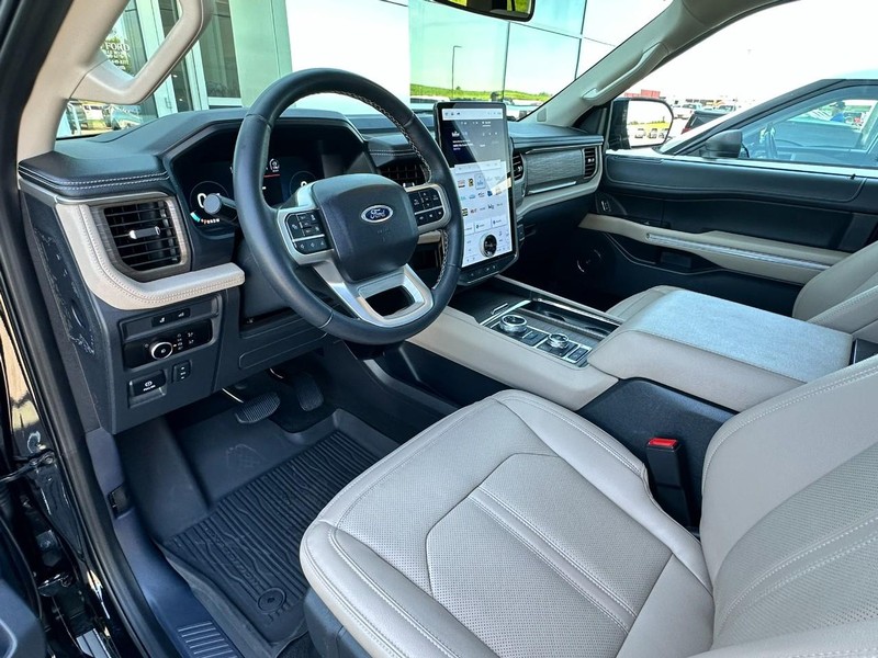 Ford Expedition Vehicle Full-screen Gallery Image 08