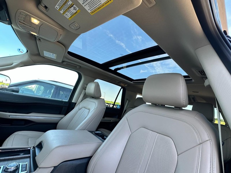 Ford Expedition Vehicle Full-screen Gallery Image 10