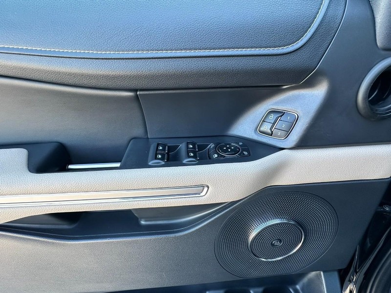 Ford Expedition Vehicle Full-screen Gallery Image 12
