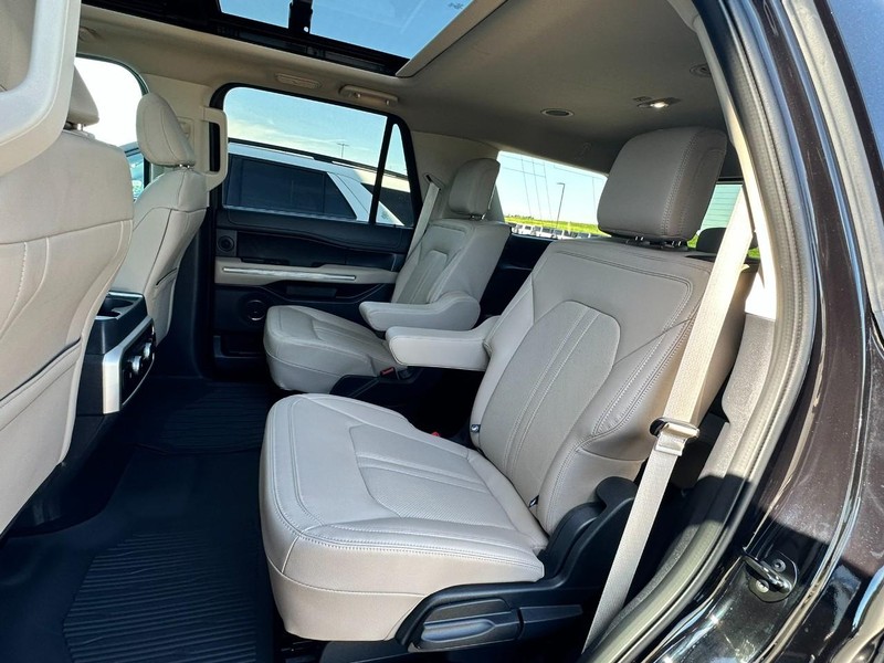 Ford Expedition Vehicle Full-screen Gallery Image 13