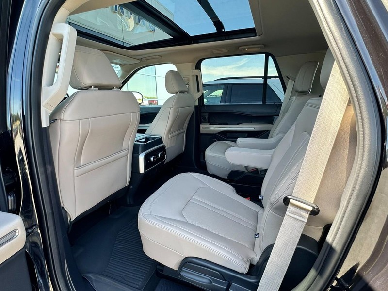Ford Expedition Vehicle Full-screen Gallery Image 14