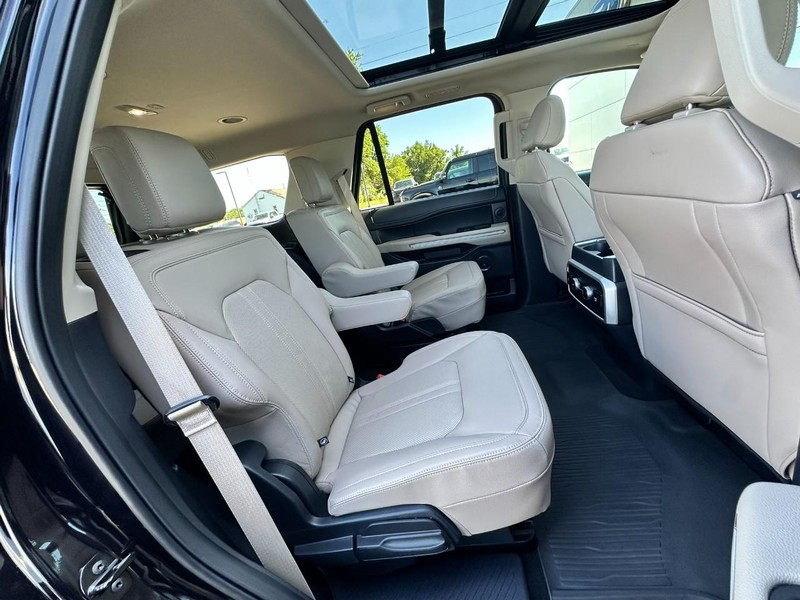 Ford Expedition Vehicle Full-screen Gallery Image 16