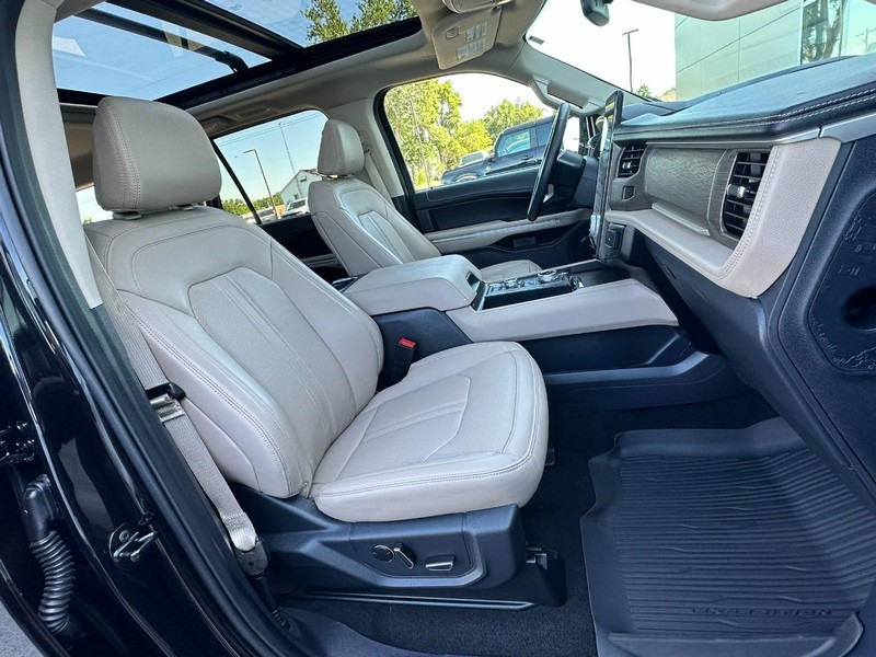 Ford Expedition Vehicle Full-screen Gallery Image 18