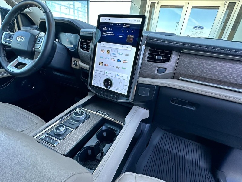 Ford Expedition Vehicle Full-screen Gallery Image 19