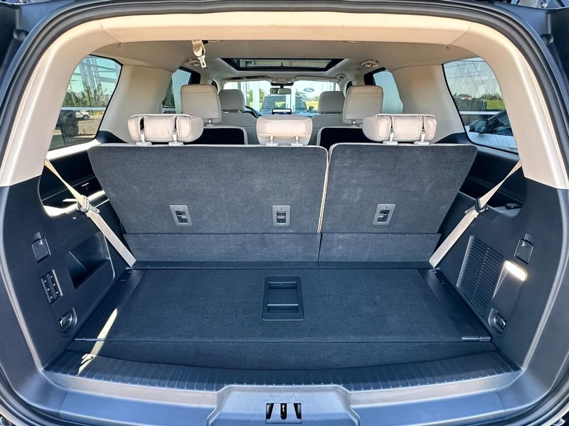 Ford Expedition Vehicle Full-screen Gallery Image 20