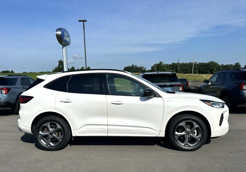 Ford Escape Vehicle Full-screen Gallery Image 02