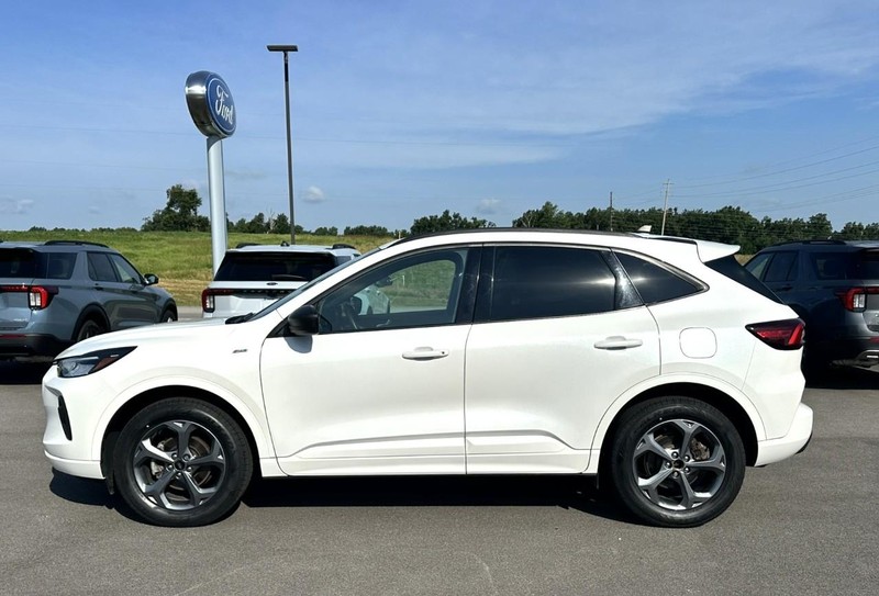 Ford Escape Vehicle Full-screen Gallery Image 05