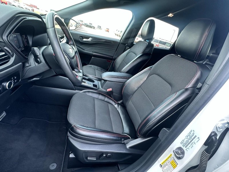 Ford Escape Vehicle Full-screen Gallery Image 07